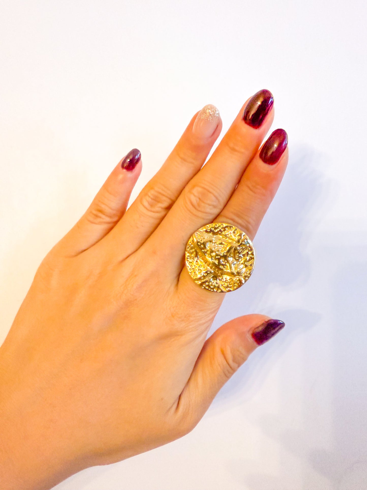 Anillo Dorado Eclipse(Textura circular) – Ajustable