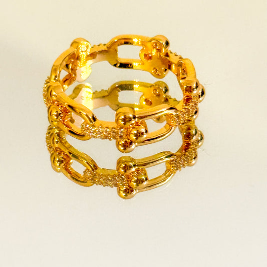 Anillo Eslabon Real (Dorado con detalle de circonitas)