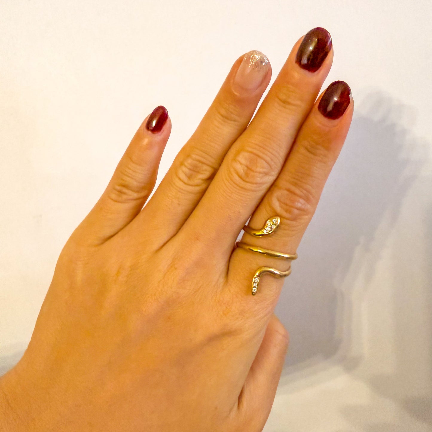 Anillo Serpiente Luz (Curva Mística) – Ajustable