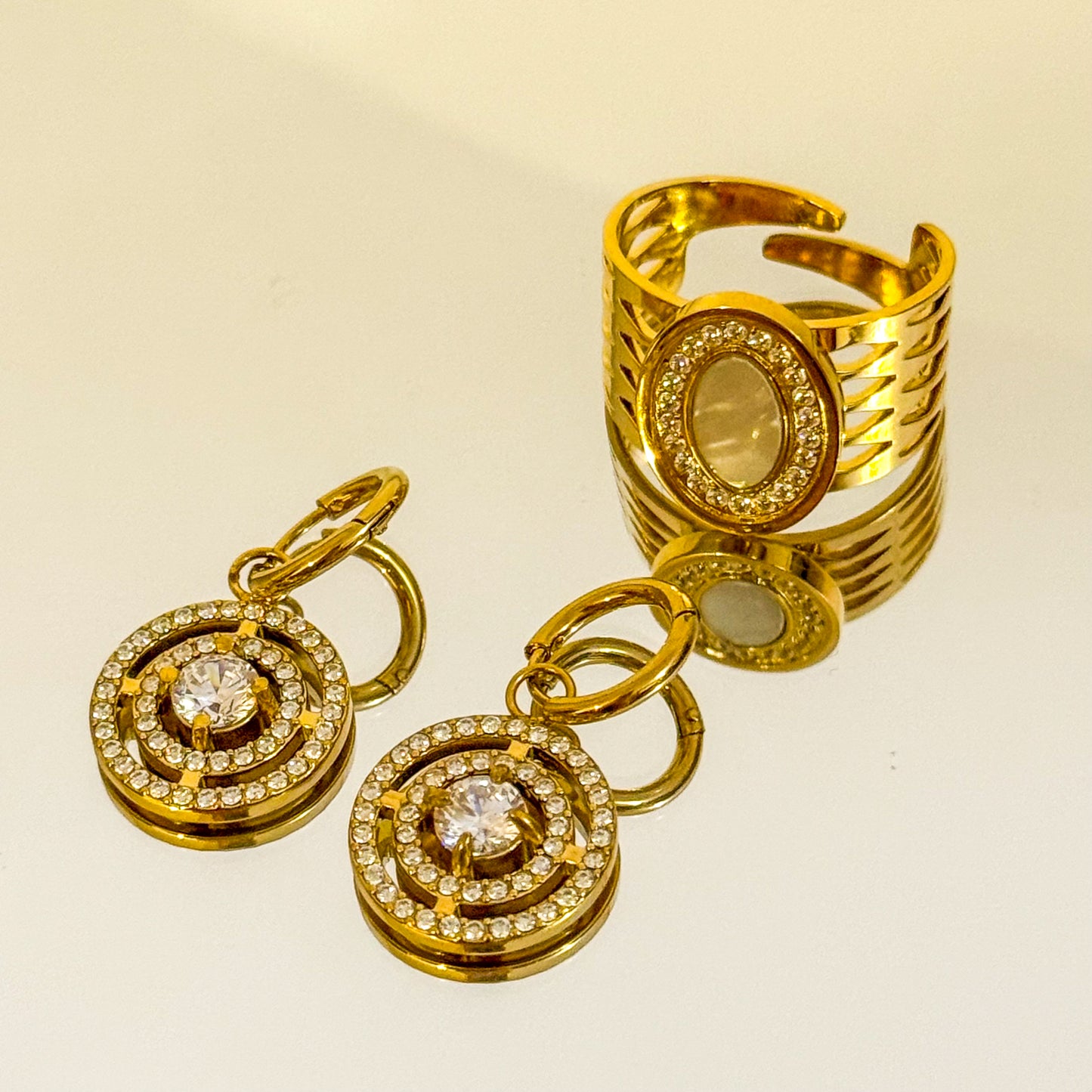 Anillo Óvalo Nacarado (Elegancia Suave) – Ajustable