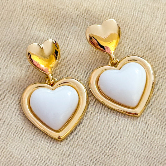 Pendientes Doble Corazón Perlado (Blanco Nieve)
