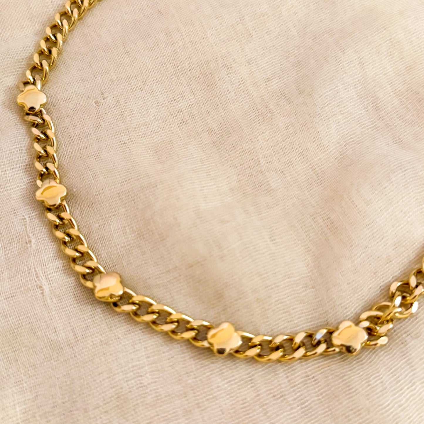 Collar Trébol Dorado (Cadena cubana)