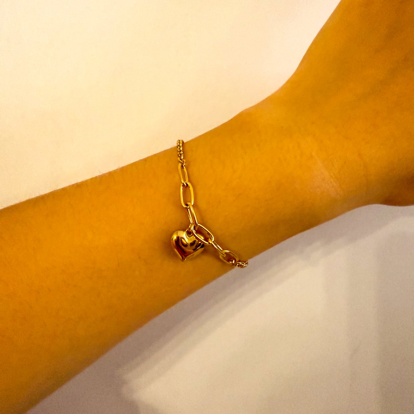 Pulsera Corazón Dorado (Charm Clásico)