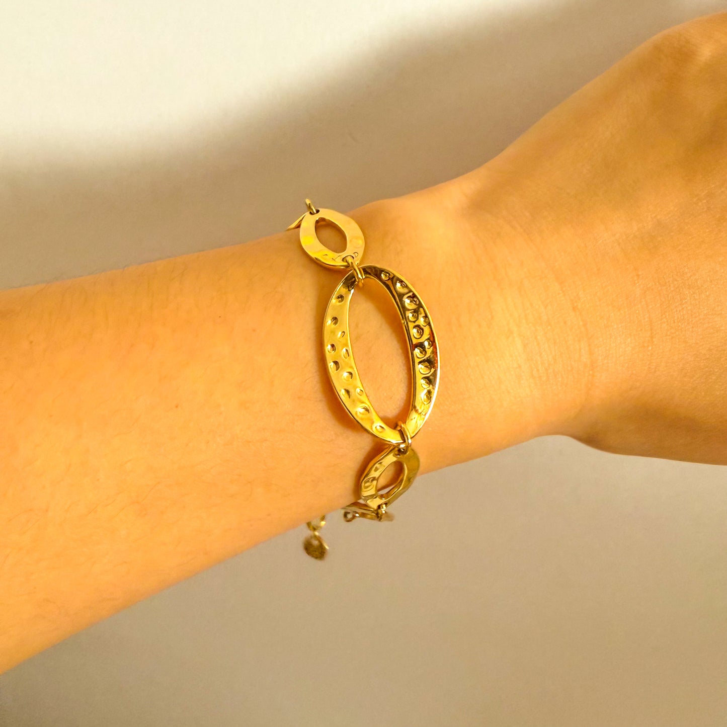 Pulsera Equilibrio Dorado (Geométrica de Óvalos Texturizados)