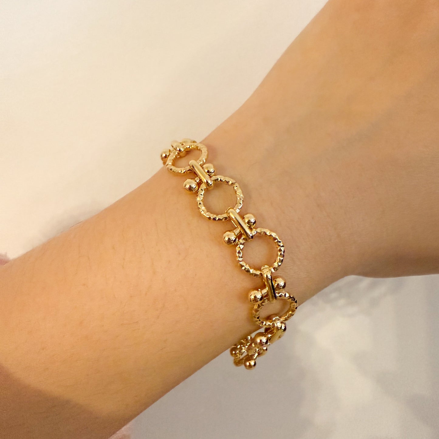 Pulsera Ritmo Dorado (Pulsera Círculos Texturizados )