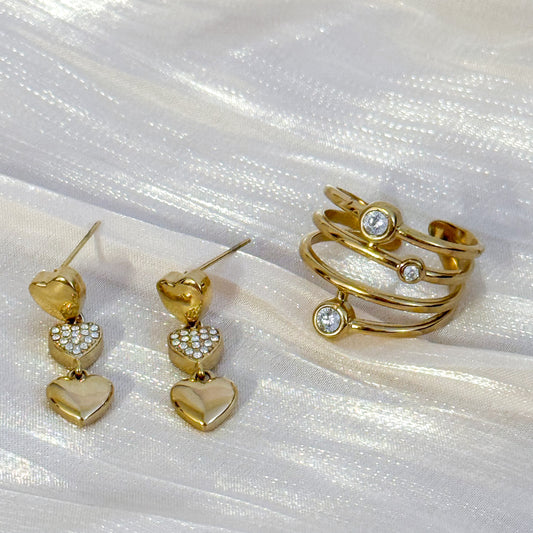 Pendientes Corazón Sisi (Pendientes Colgantes de Corazones Dorados con Brillo)