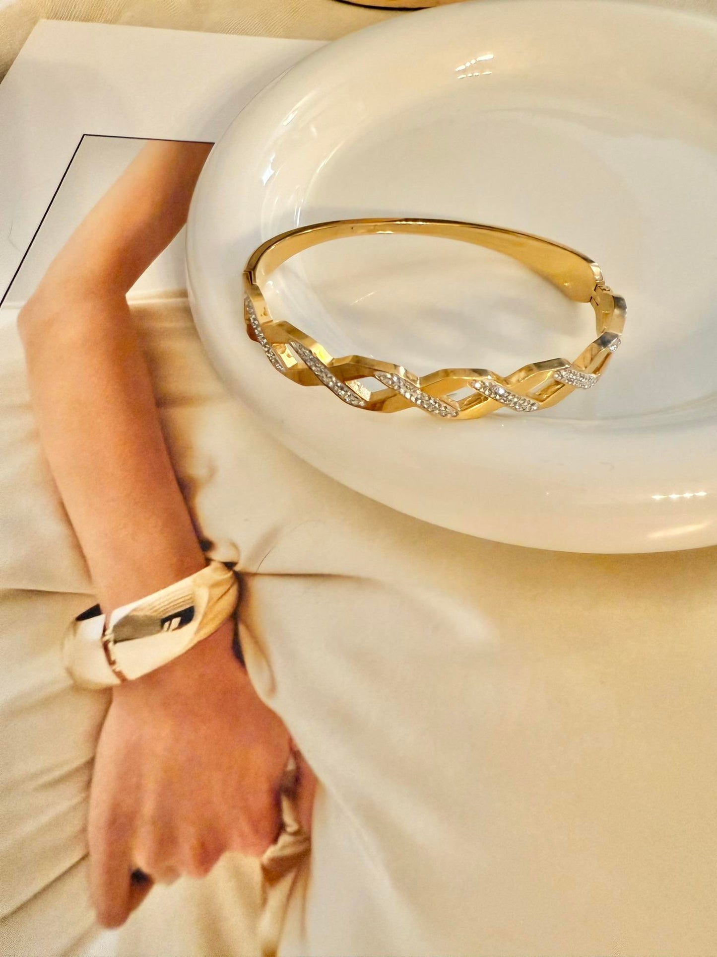Pulsera Rígida Trenza Dorada