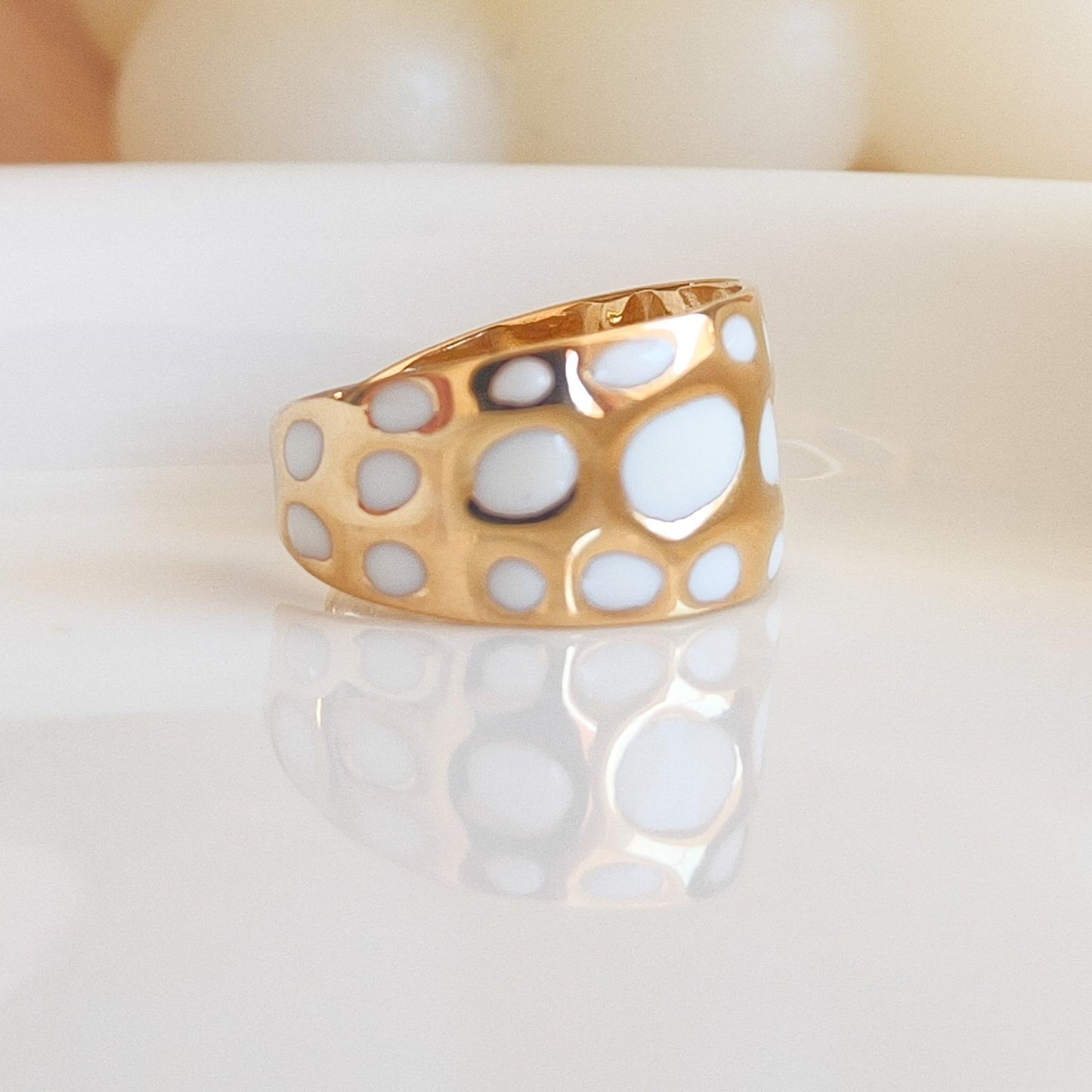 Anillo Yayoi Kusama adjustable (lunares)