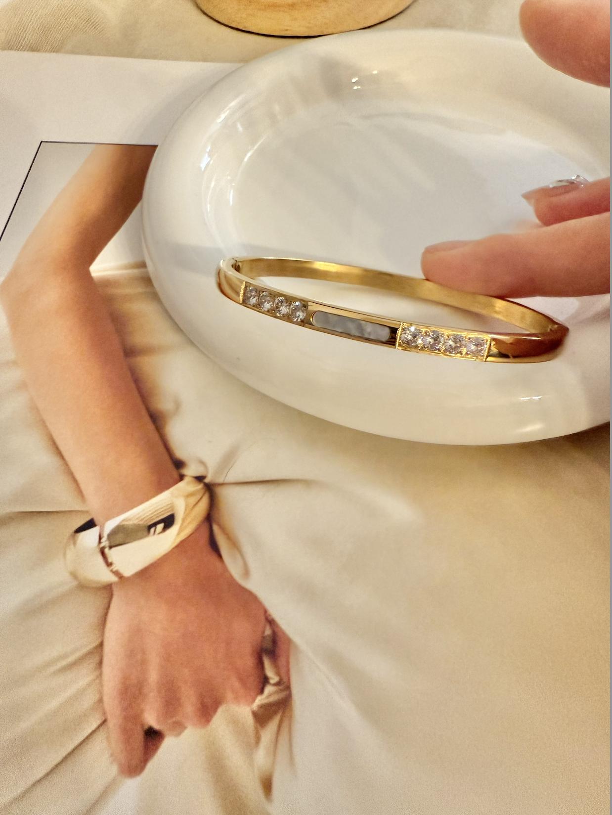 Pulsera de nácar y brillos