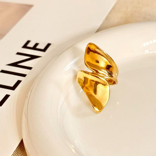 Anillo de Acero Inoxidable con Diseño de Hojas Talla Única - Accesorio Elegante