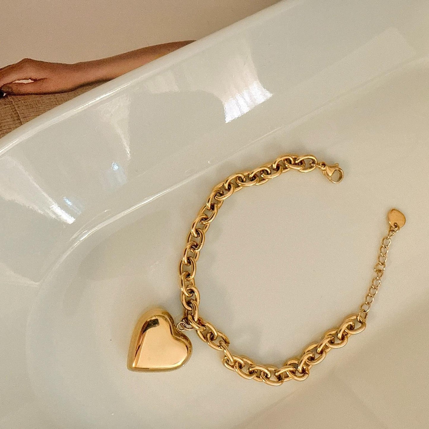 Pulsera de corazon dorado