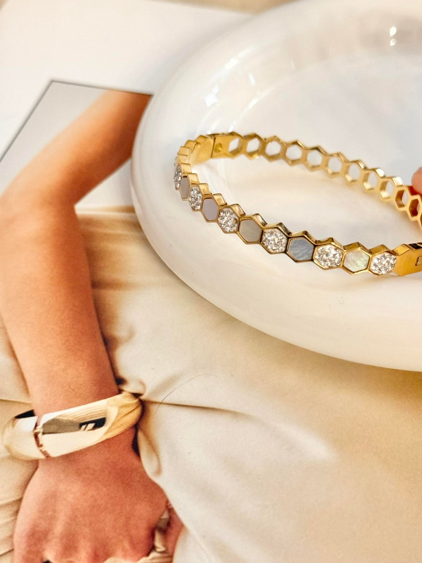 Pulsera Rígida Panal Fina (Dos colores)