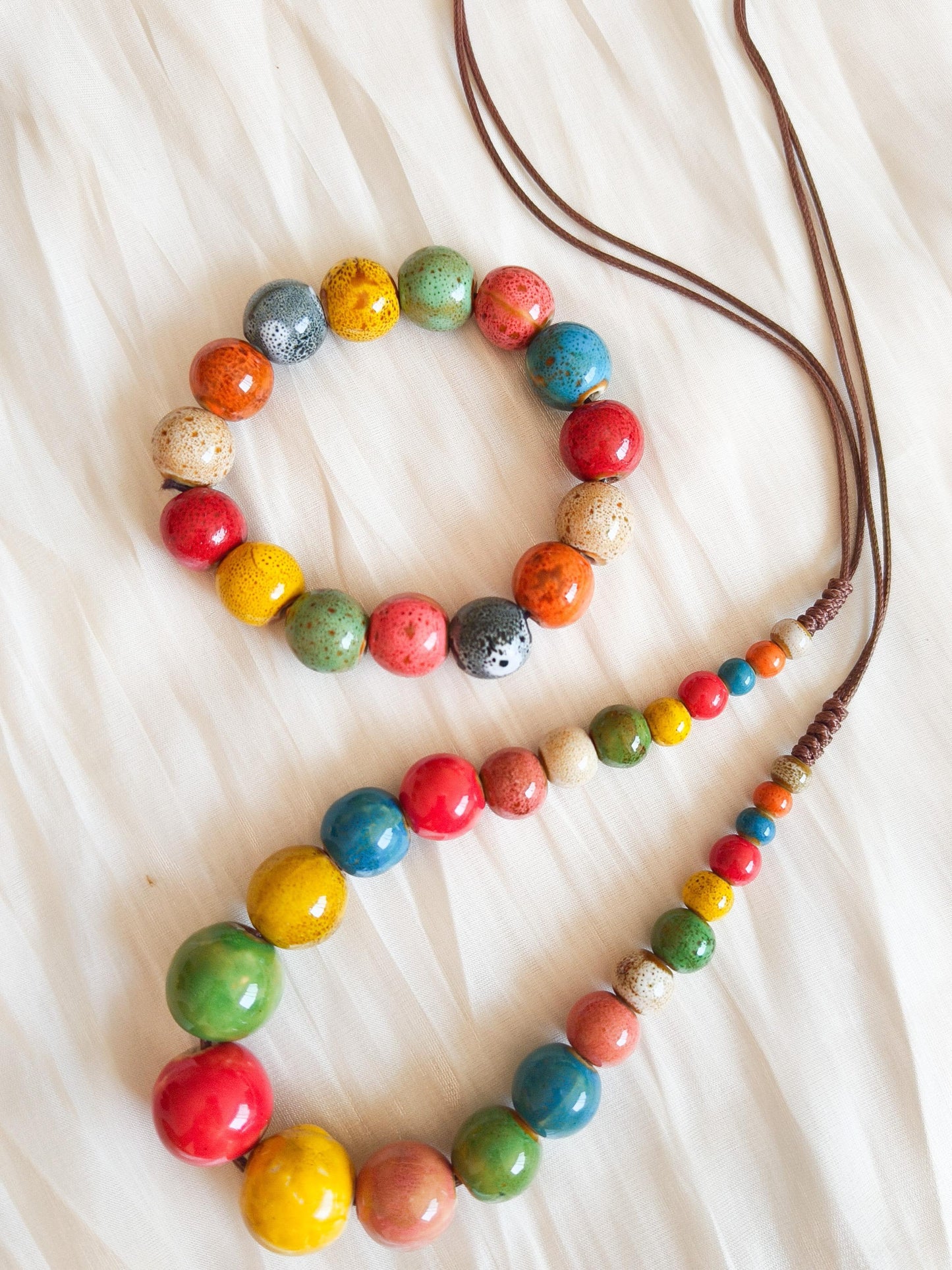Collar de cuentas de cerámica multicolor
