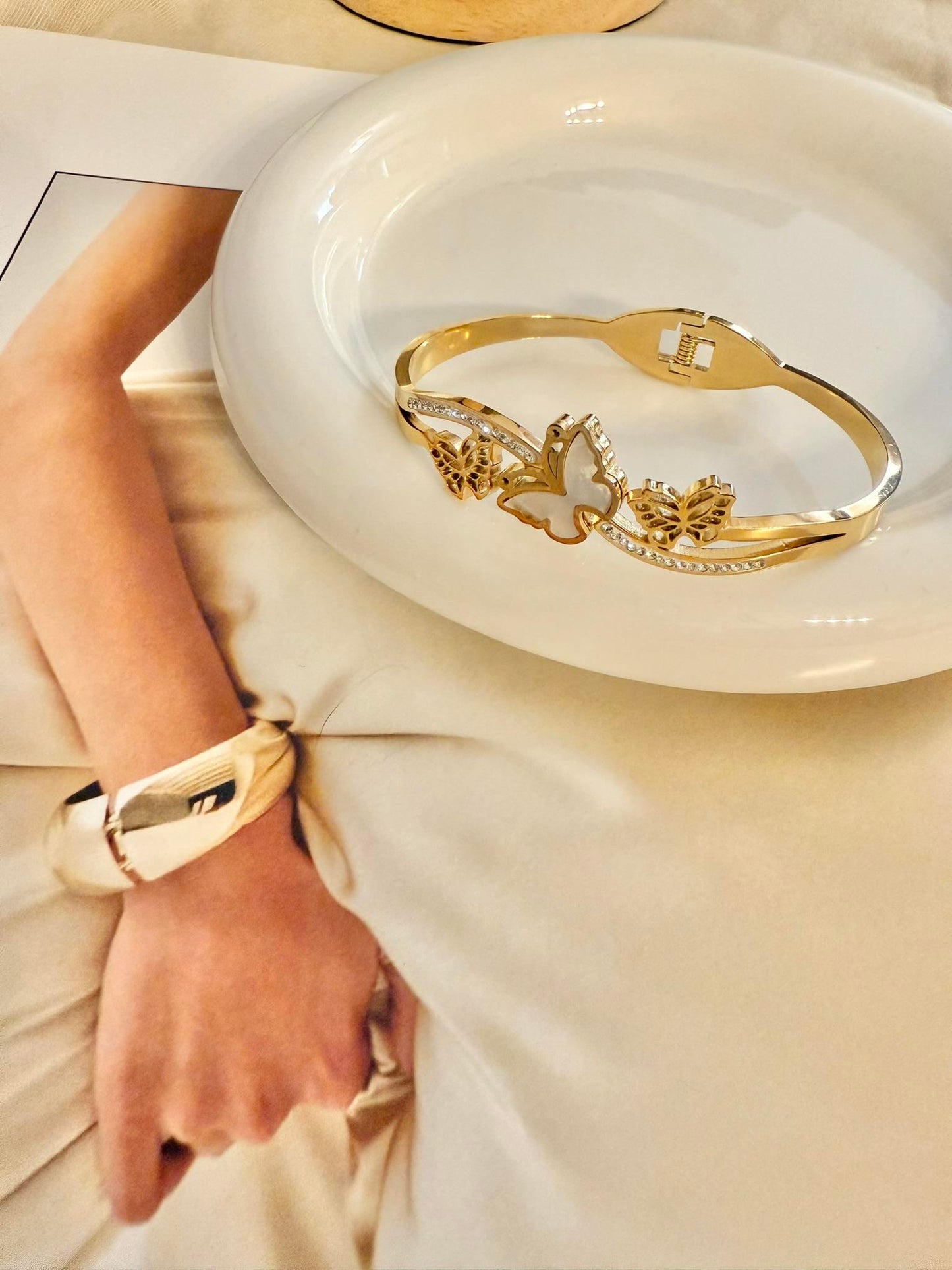 Pulsera Rígida Danza de Mariposas