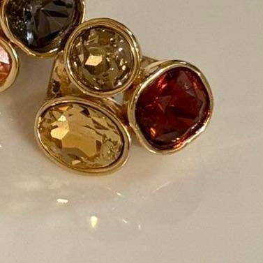 Anillo brillante de tres colores ajustable.
