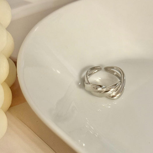 Anillo de Nudo Moderno Talla Única 18 - Accesorio de moda versátil y sofisticado