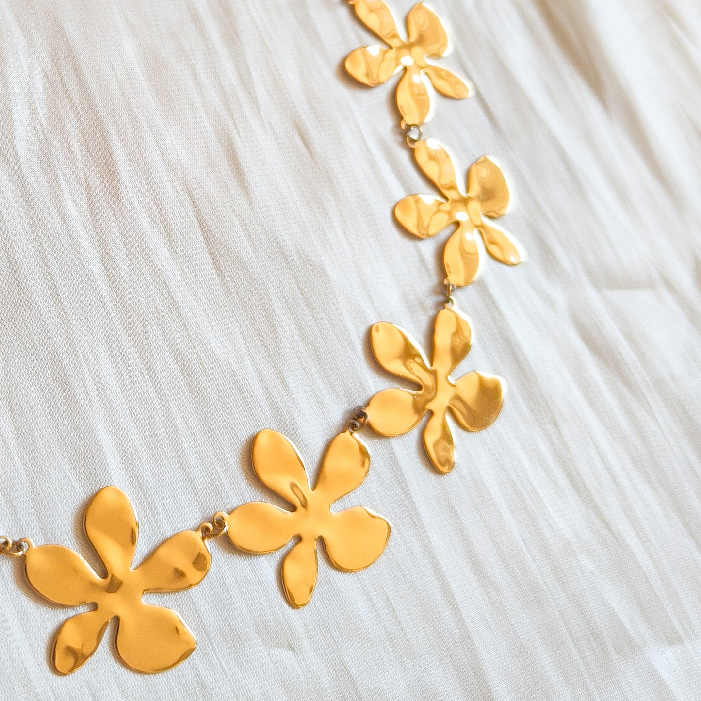 Collar Monaco Flor Dorado