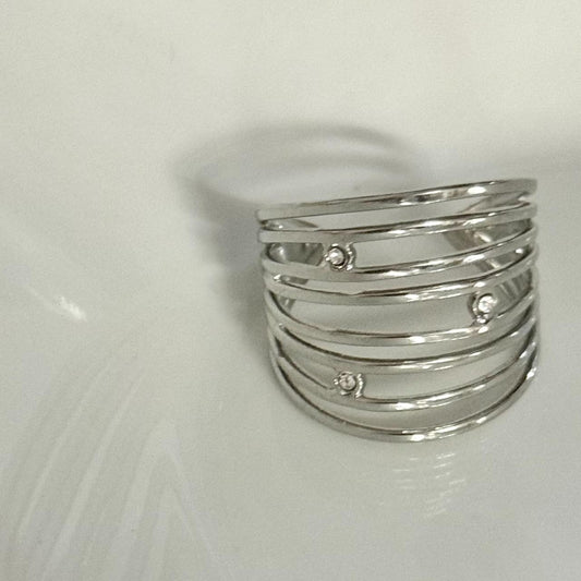 Anillo Multicapas con Brillo de Acero Inoxidable Plateado para Uso Diario