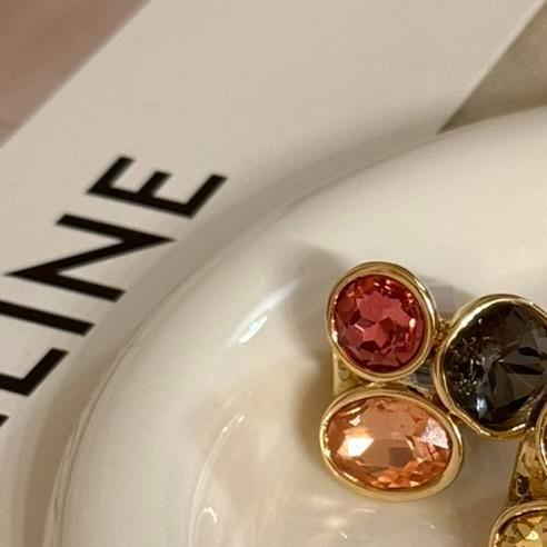 Anillo brillante de tres colores ajustable.