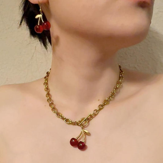 Collar de cerezas