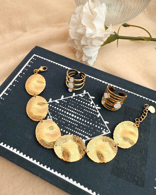 Pulsera de medalla dorado