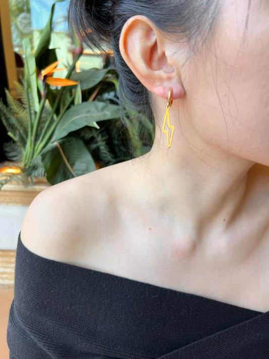Pendientes largos con forma de rayo