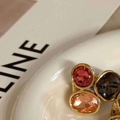 Anillo brillante de tres colores ajustable.