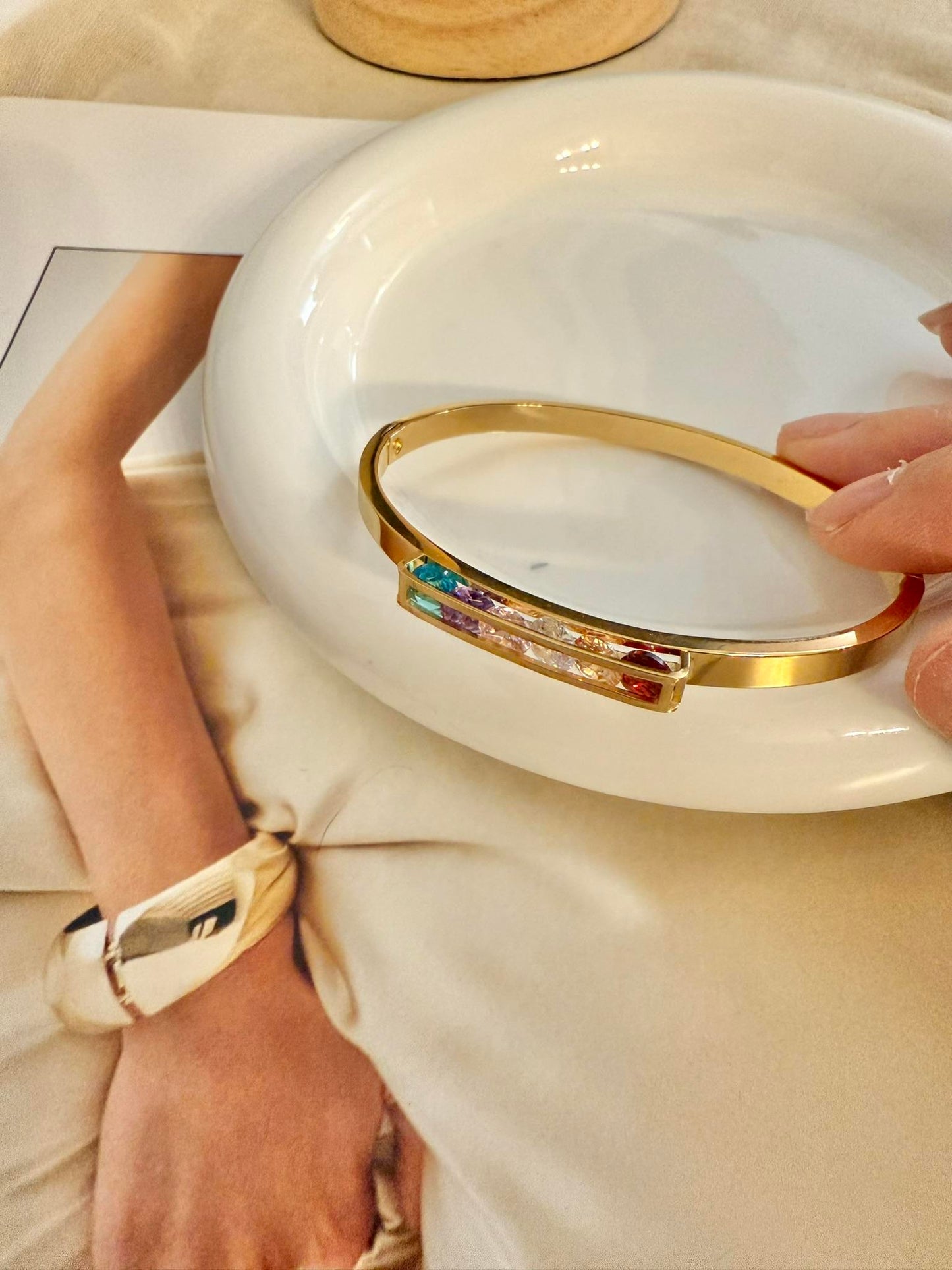 Pulsera rígida de arcoíris