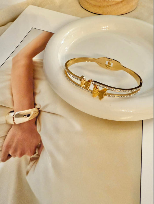Pulsera mariposa de oro y brillos dobles