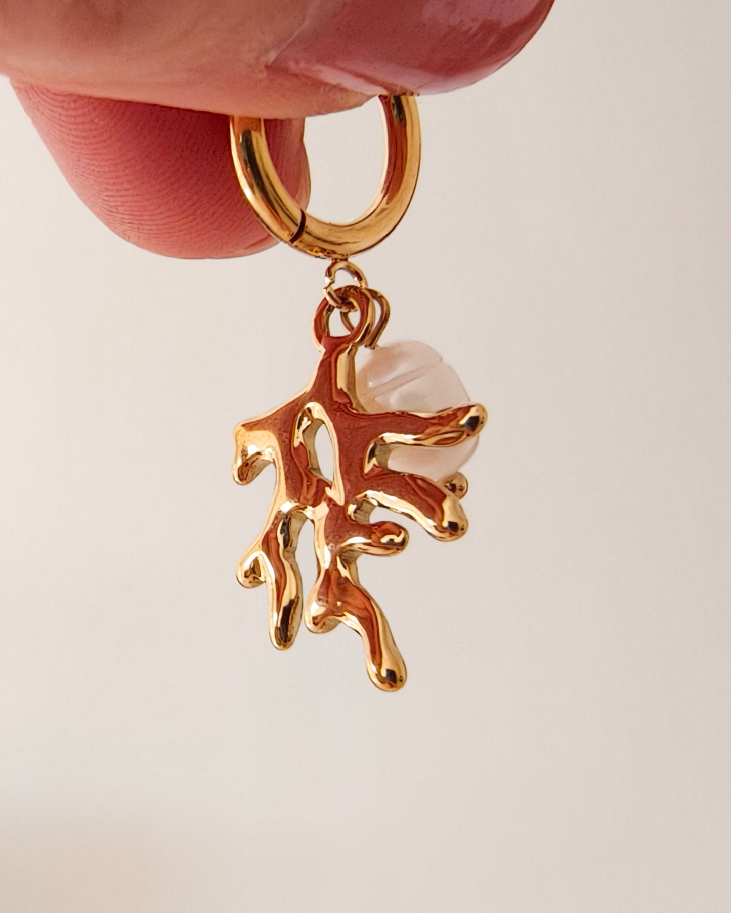 Pendiente coral con perla original (aro)