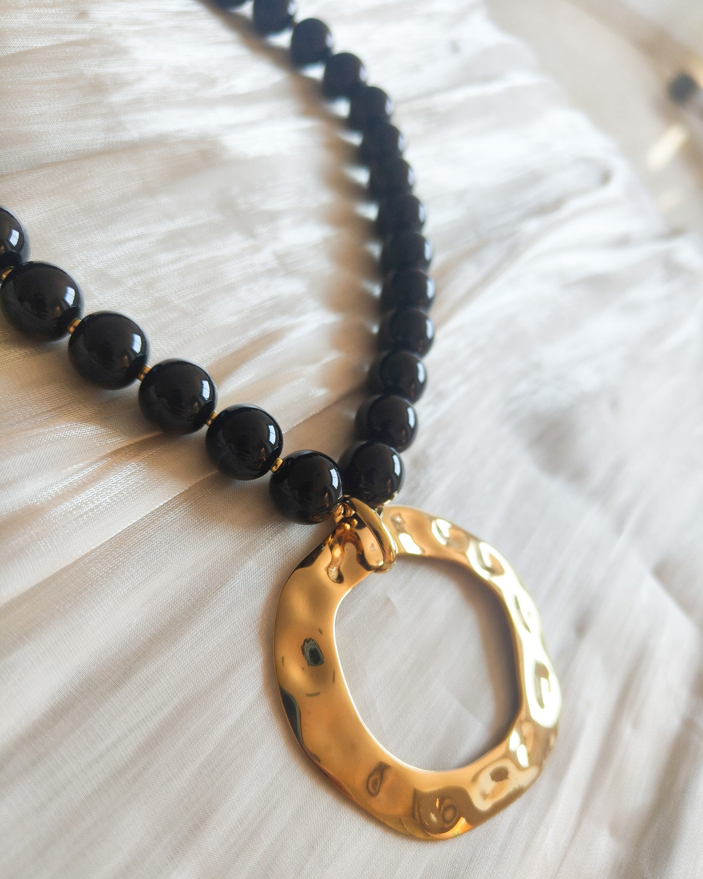 Collar Luna Negra (cuanta)