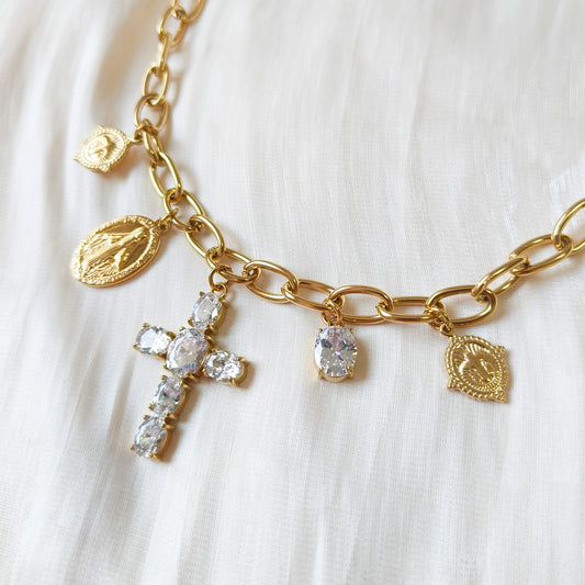 Collar reina cruz brillante