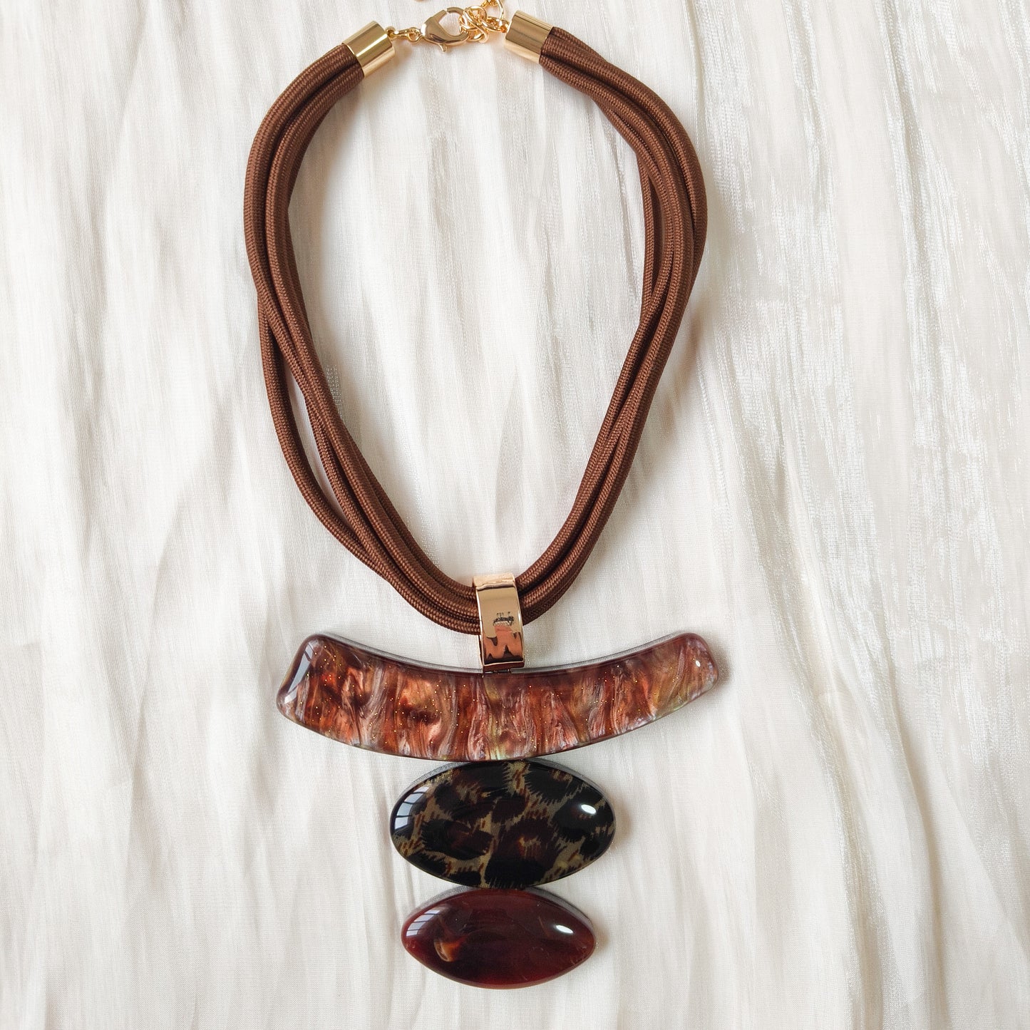 Collar Bali Tierra ( tres piedras)