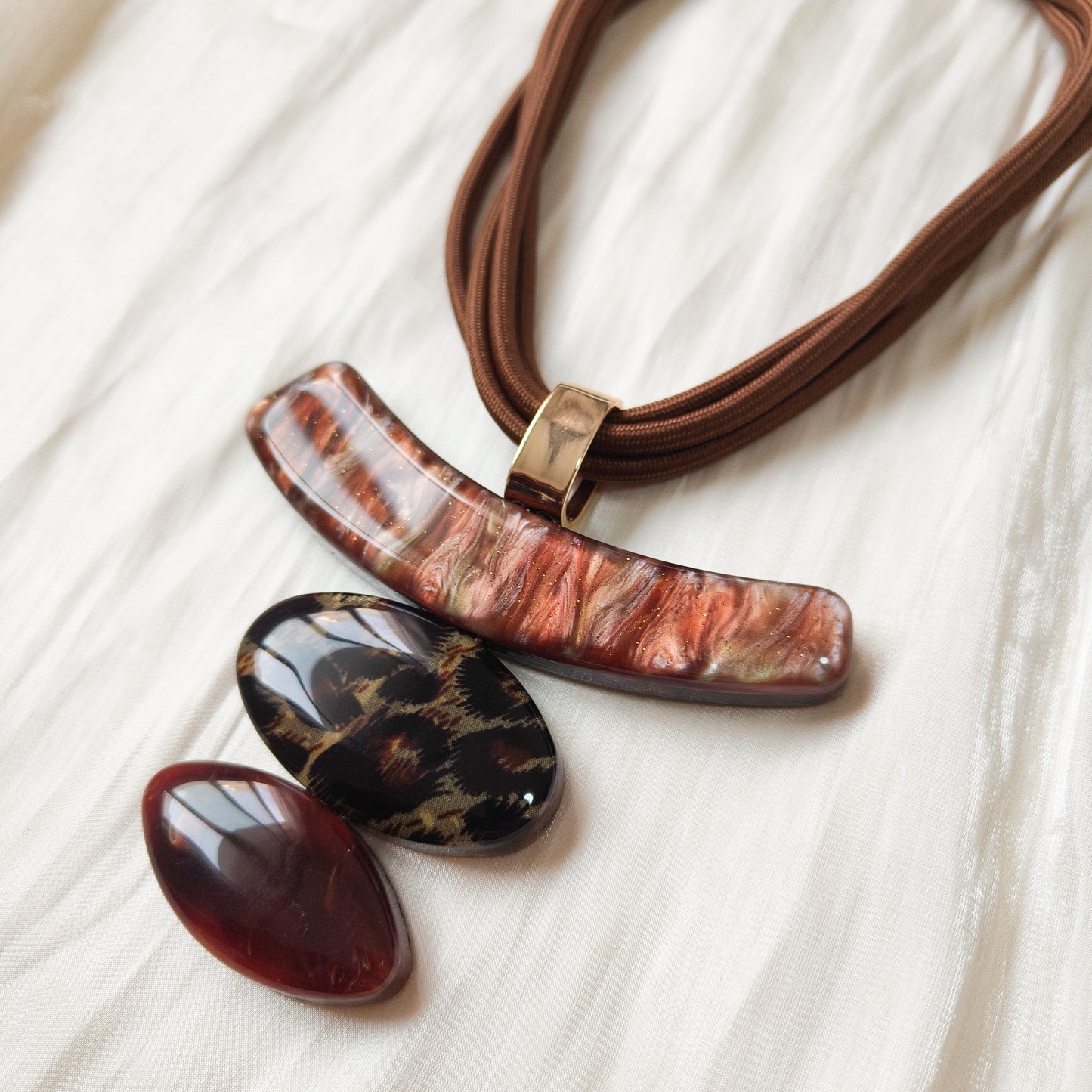 Collar Bali Tierra ( tres piedras)