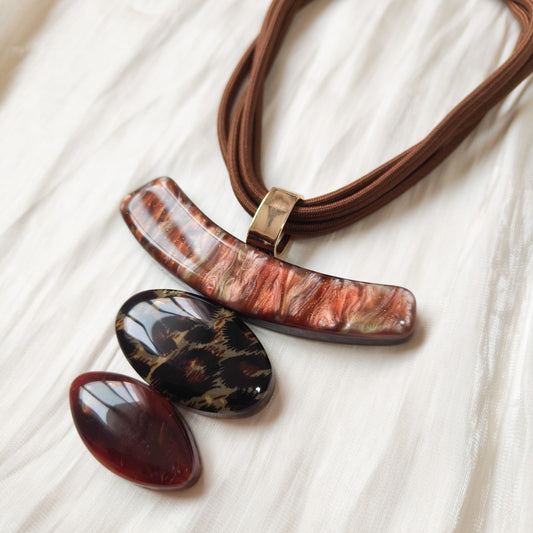 Collar Bali Tierra ( tres piedras)