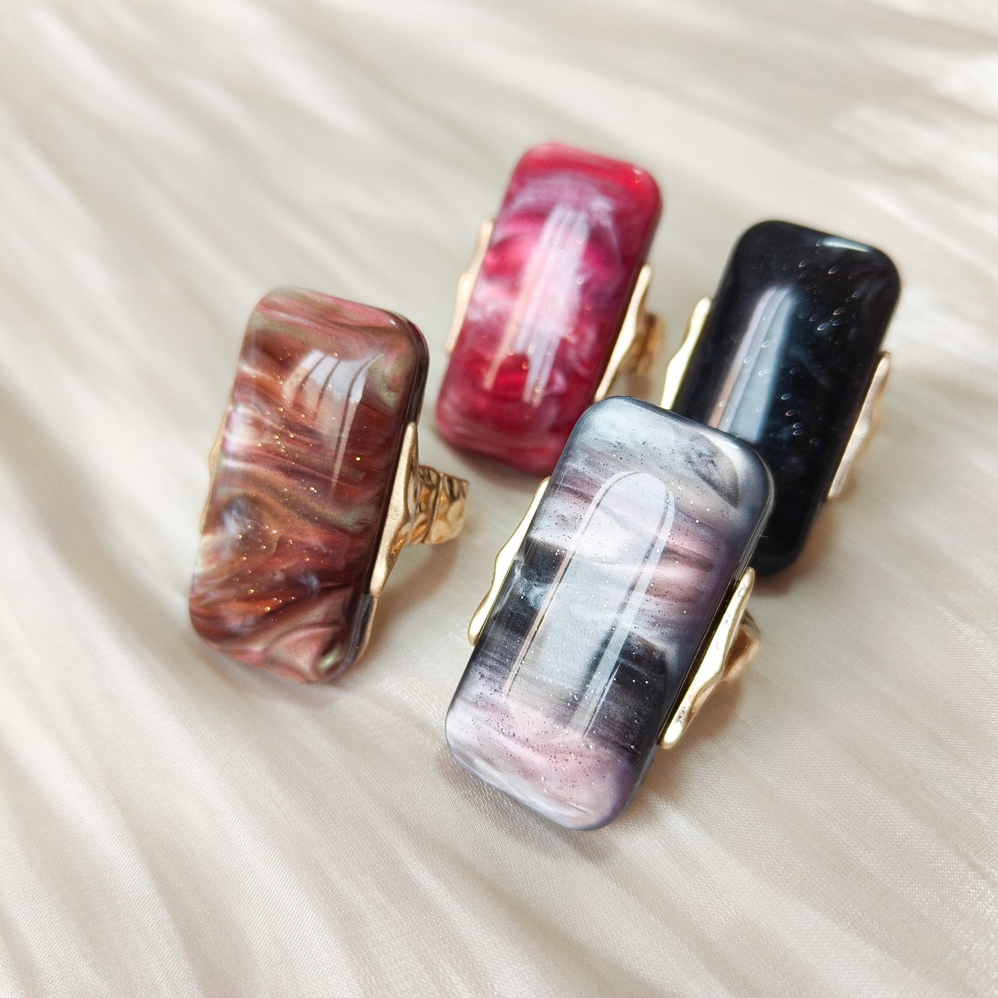 Anillo Livia Bruma (modelo grande, ajustable , talla 18-20)