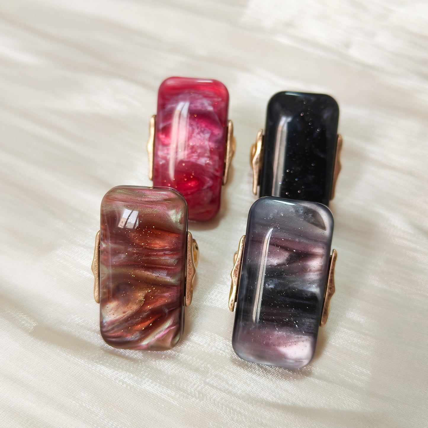 Anillo Livia Bruma (modelo grande, ajustable , talla 18-20)