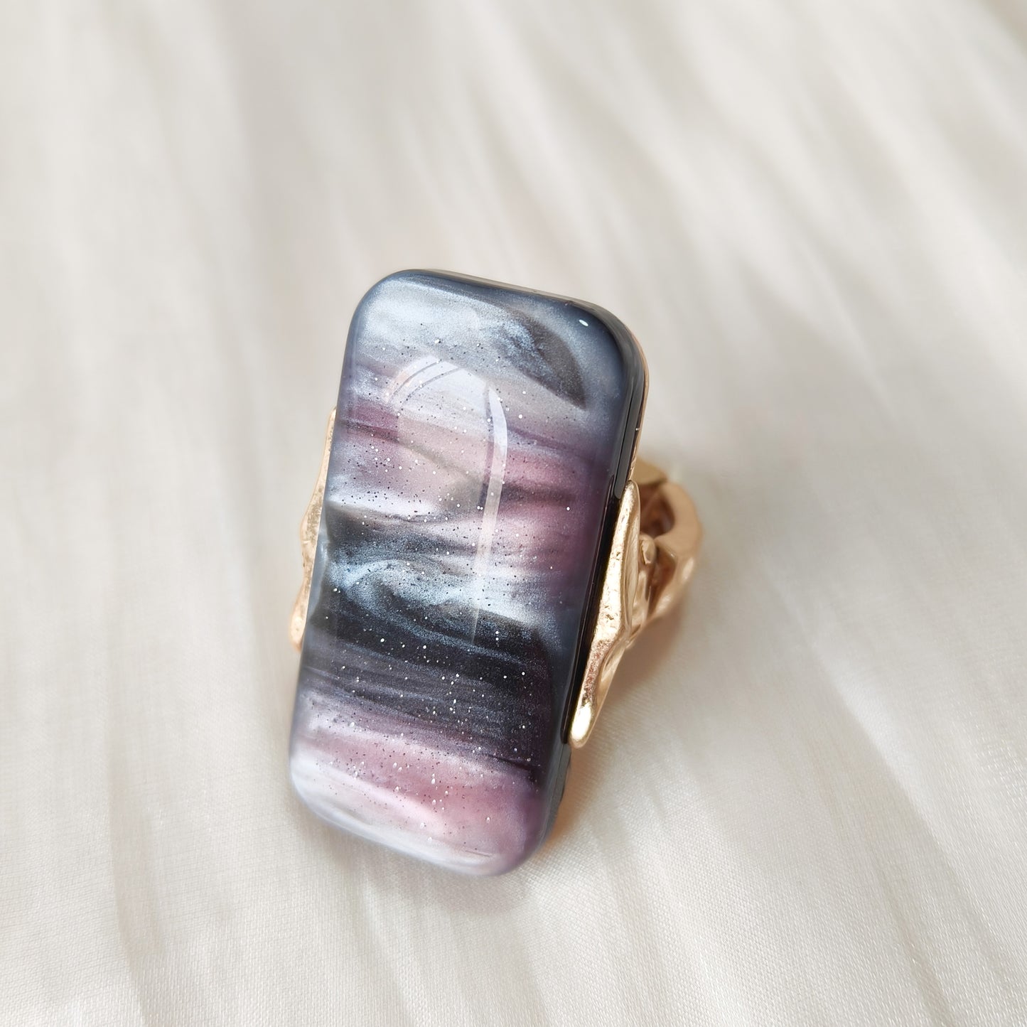 Anillo Livia Bruma (modelo grande, ajustable , talla 18-20)