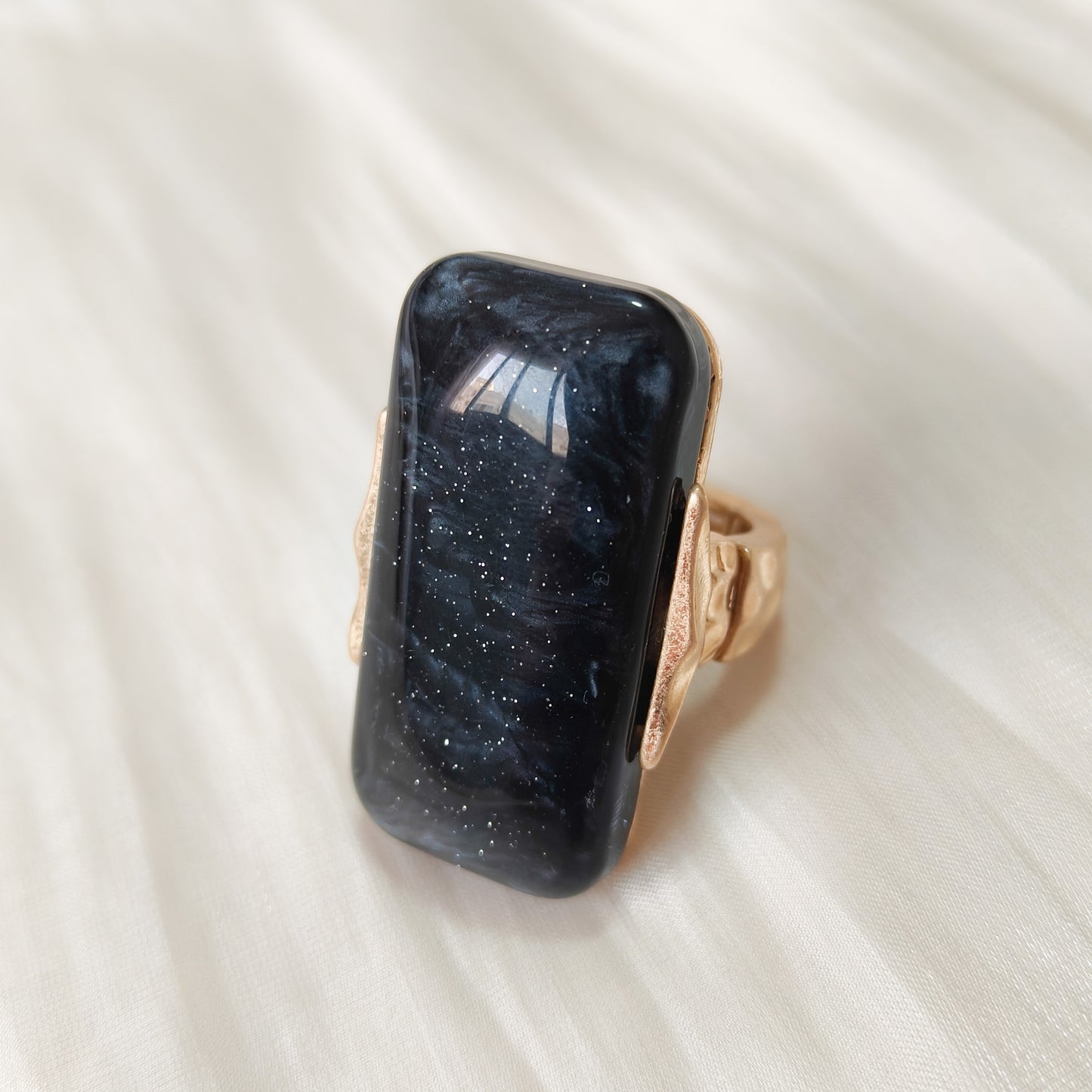 Anillo Livia Bruma (modelo grande, ajustable , talla 18-20)