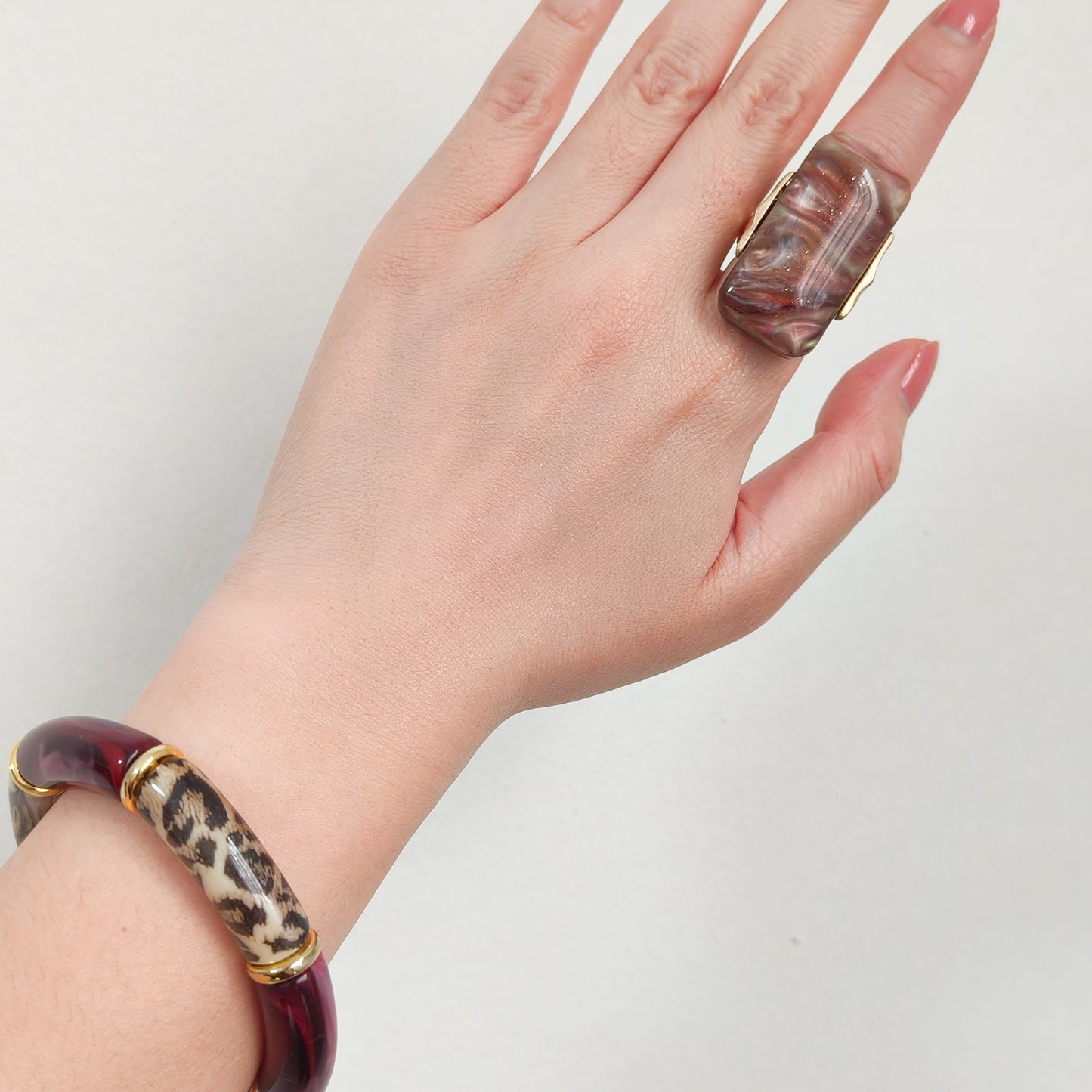 Anillo Livia Bruma (modelo grande, ajustable , talla 18-20)