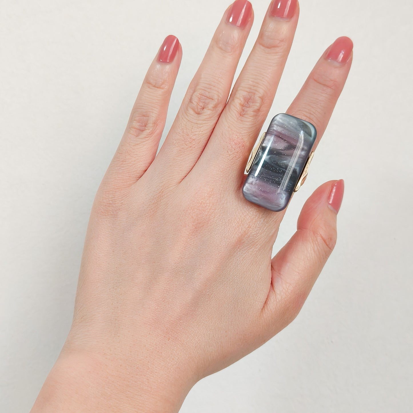 Anillo Livia Bruma (modelo grande, ajustable , talla 18-20)