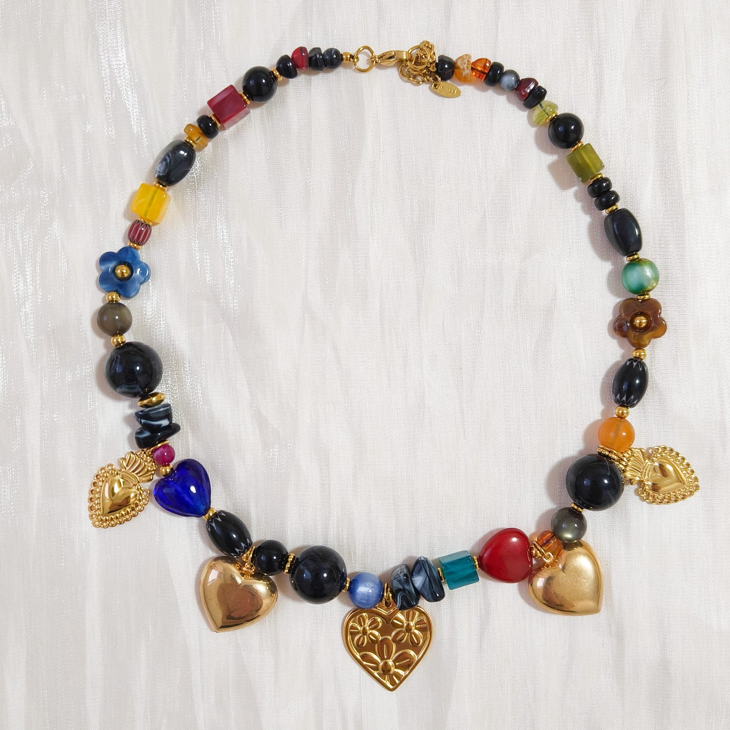 Collar Corazones Con Cuentas de Multicolores