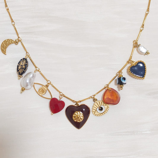 Collar Amuletos Alma Barcelona (multi charms con corazón)