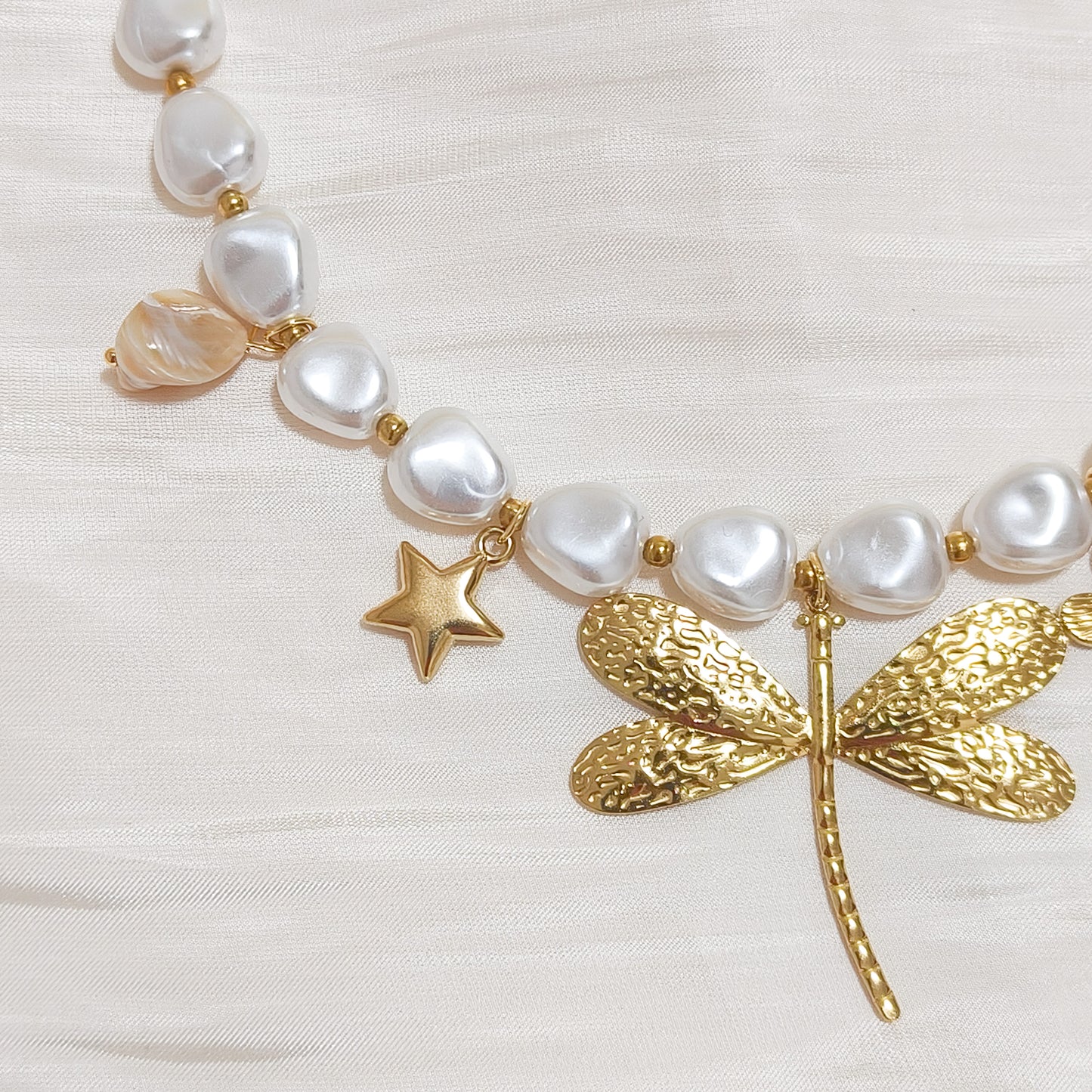 Collar Libélula Dorada