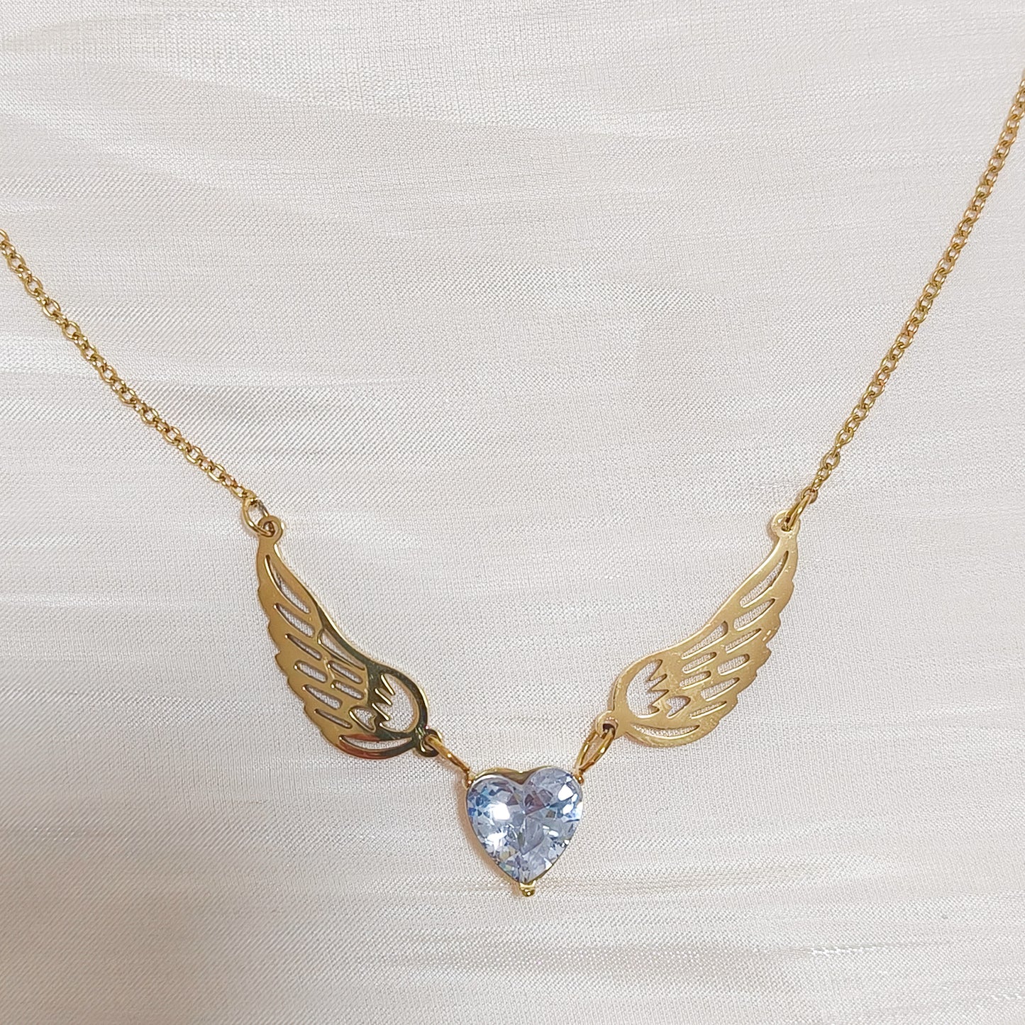 Collar Ala con Corazón Cielo Celeste