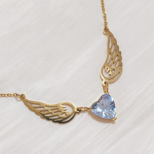 Collar Ala con Corazón Cielo Celeste