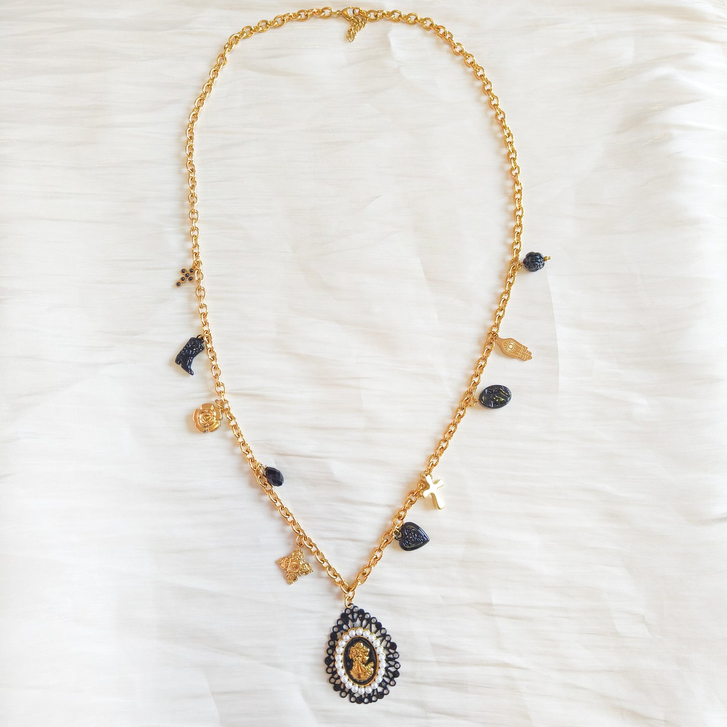 Collar Chica Milagrosa Sevilla