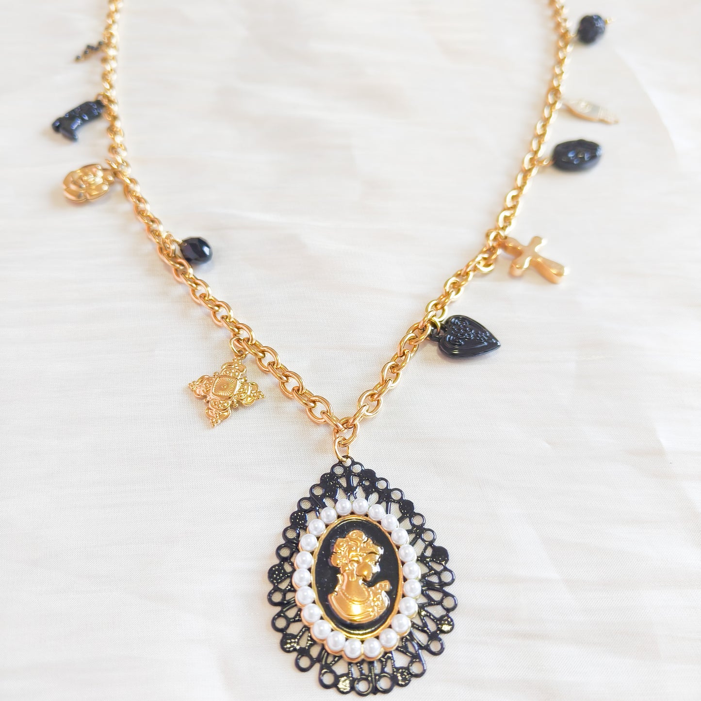 Collar Chica Milagrosa Sevilla