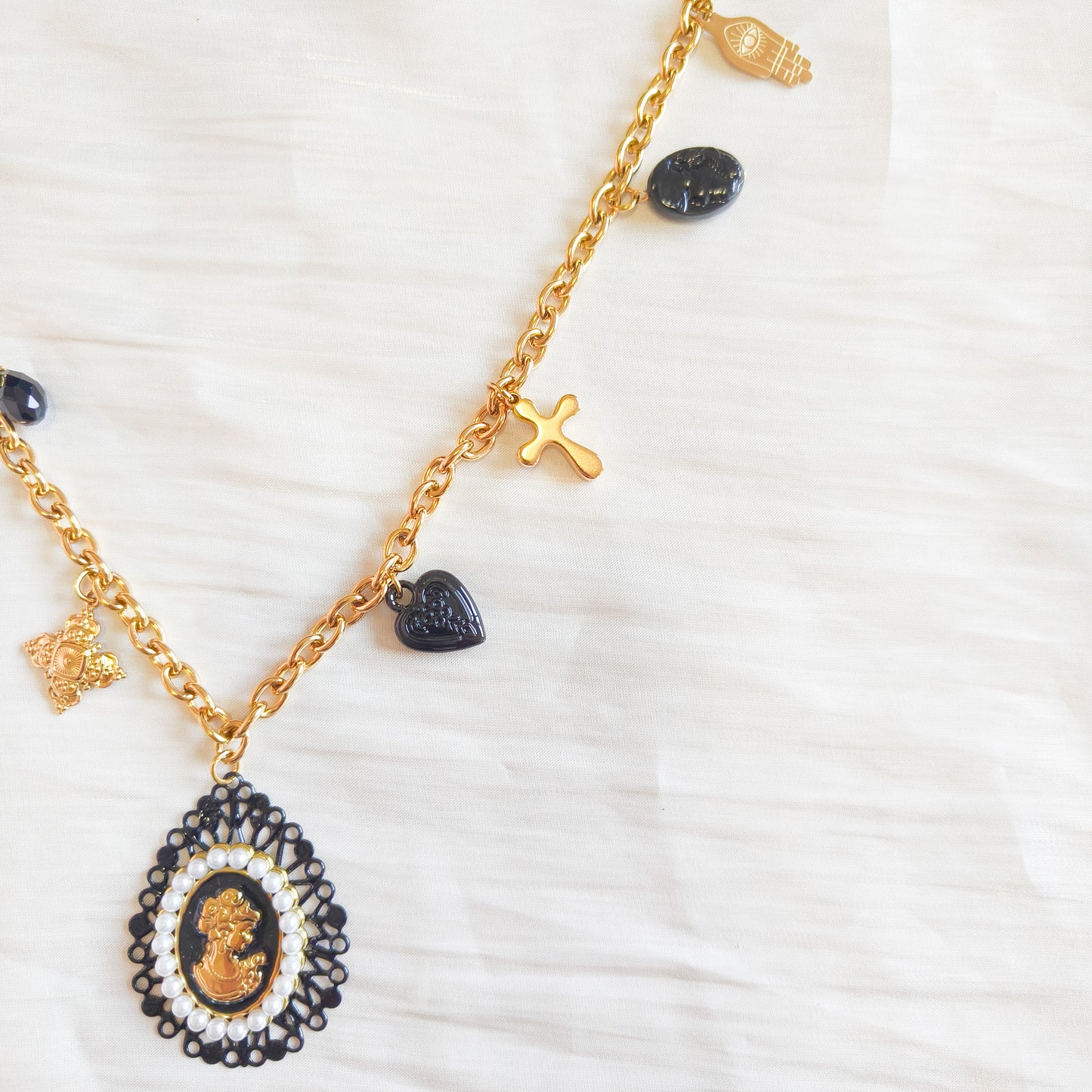 Collar Chica Milagrosa Sevilla