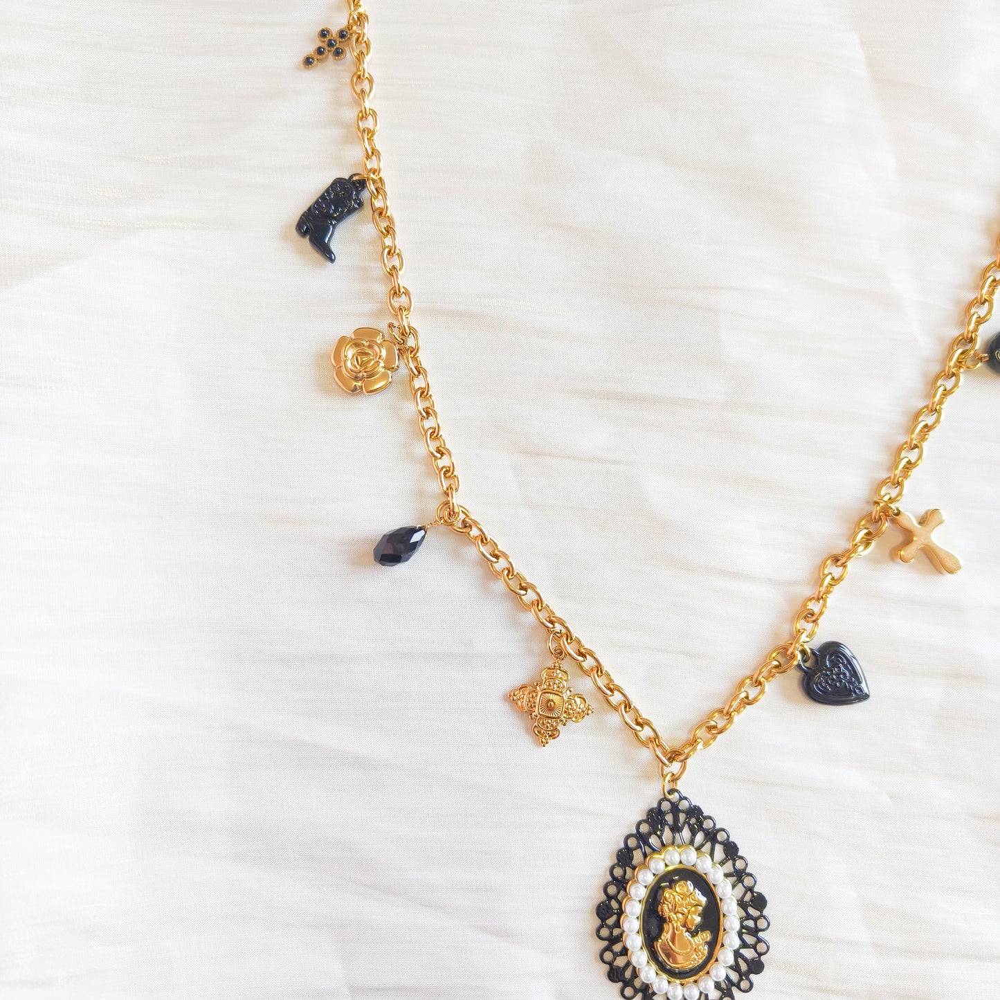 Collar Chica Milagrosa Sevilla